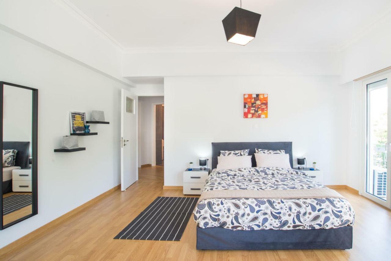 Ideally Located Flat ★ Close To Everything Apartment Athena Bagian luar foto
