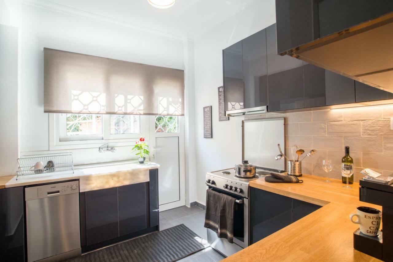 Ideally Located Flat ★ Close To Everything Apartment Athena Bagian luar foto